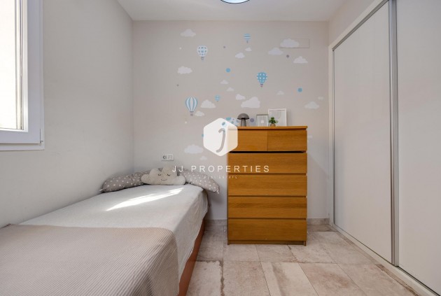 Resale - Chalet -
Torrevieja - Centro