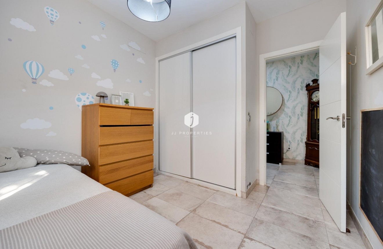 Resale - Chalet -
Torrevieja - Centro