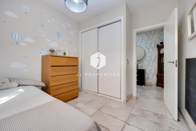 Resale - Chalet -
Torrevieja - Centro
