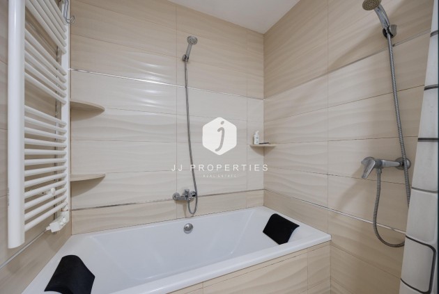 Resale - Chalet -
Torrevieja - Centro
