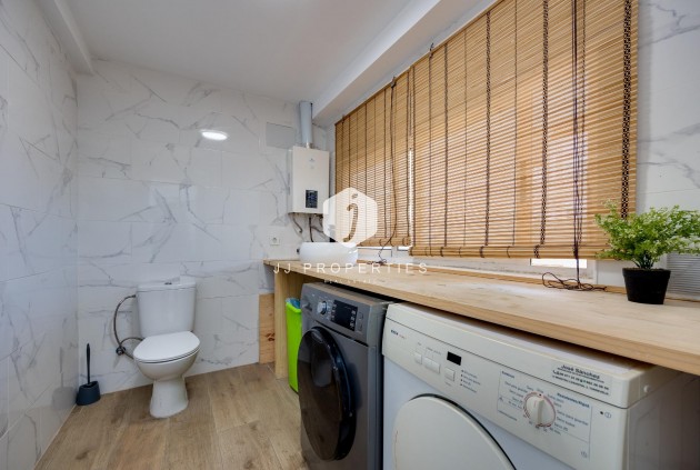 Resale - Chalet -
Torrevieja - Centro