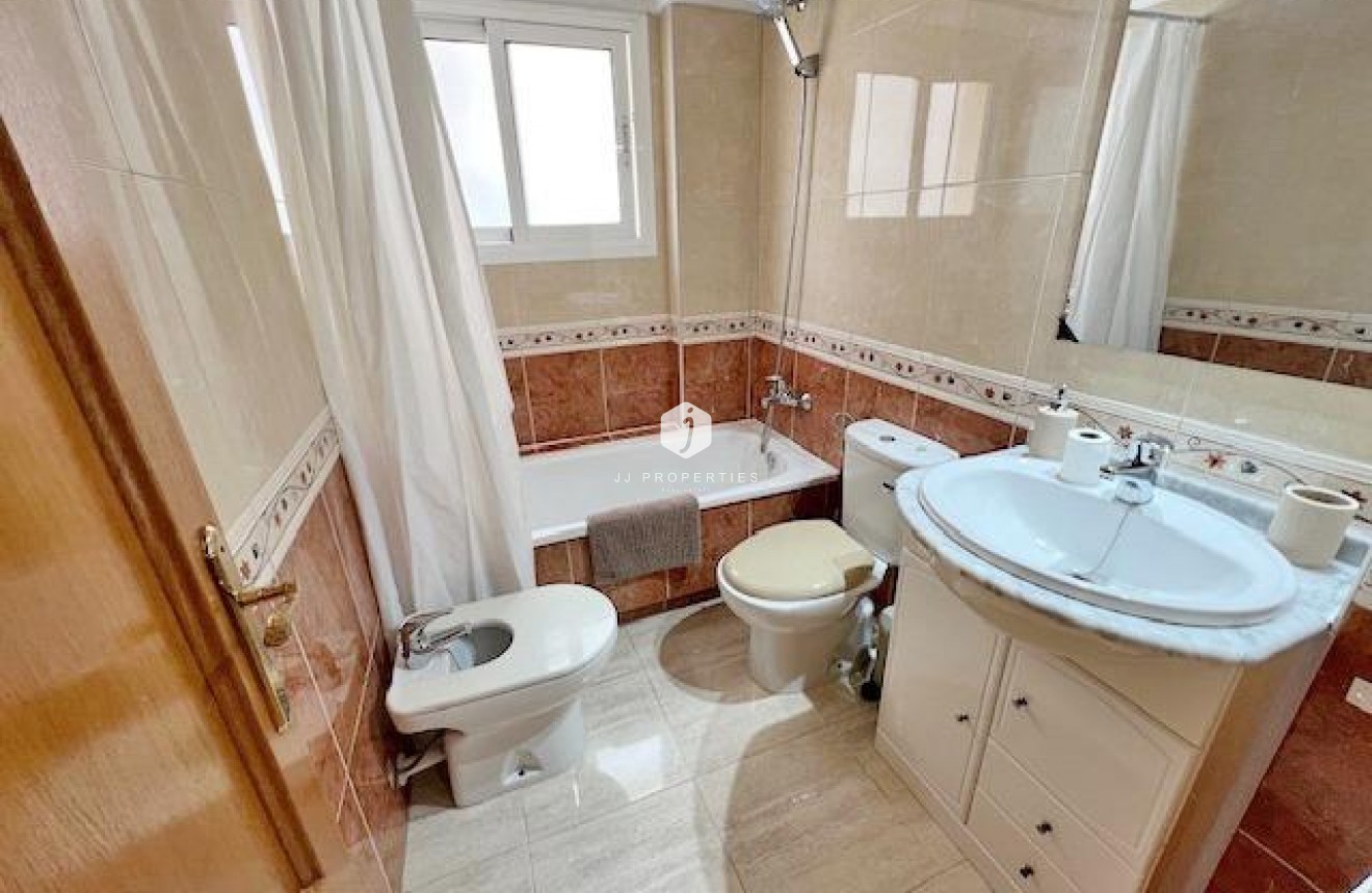 Resale - Apartment / flat -
Guardamar del Segura - puerto deportivo