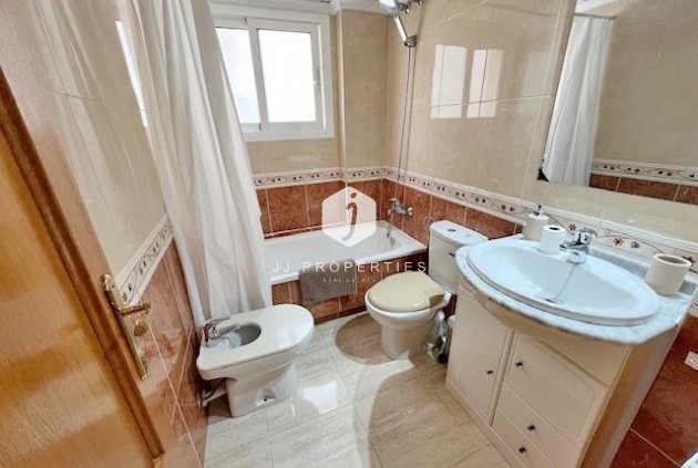 Resale - Apartment / flat -
Guardamar del Segura - puerto deportivo