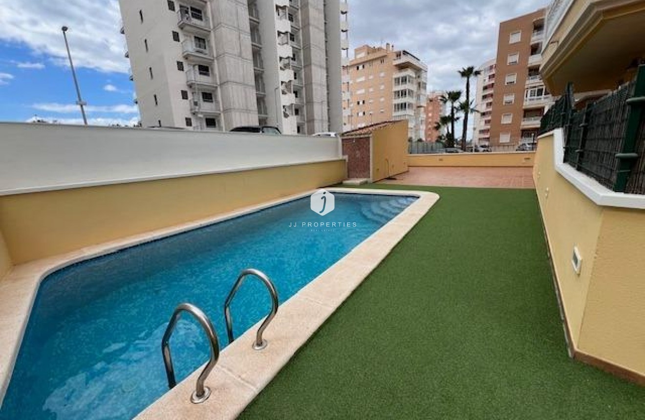 Resale - Apartment / flat -
Guardamar del Segura - puerto deportivo