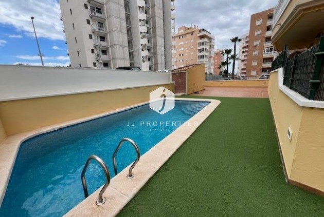 Resale - Apartment / flat -
Guardamar del Segura - puerto deportivo