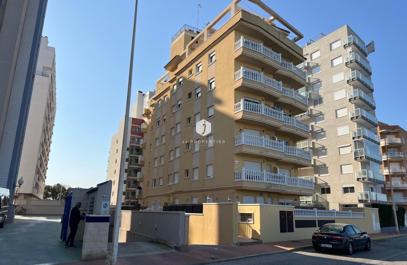 Resale - Apartment / flat -
Guardamar del Segura - puerto deportivo