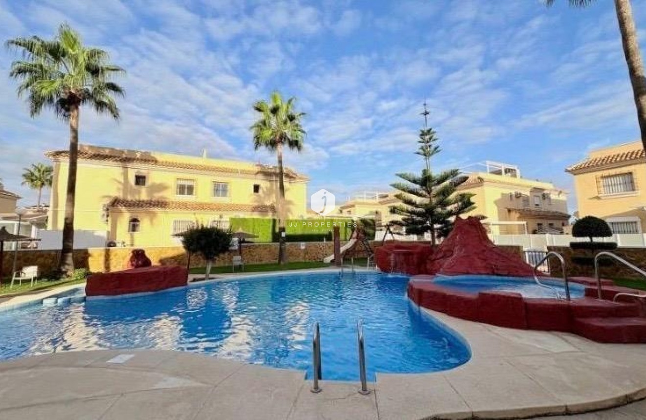 Resale - Chalet -
Orihuela Costa - Los Dolses