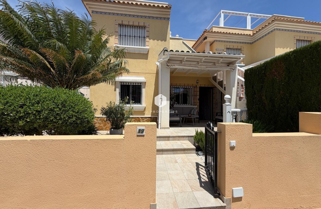 Resale - Chalet -
Orihuela Costa - Los Dolses