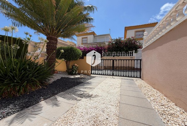 Resale - Chalet -
Orihuela Costa - Los Dolses