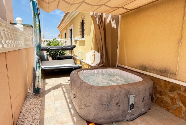 Resale - Chalet -
Orihuela Costa - Los Dolses