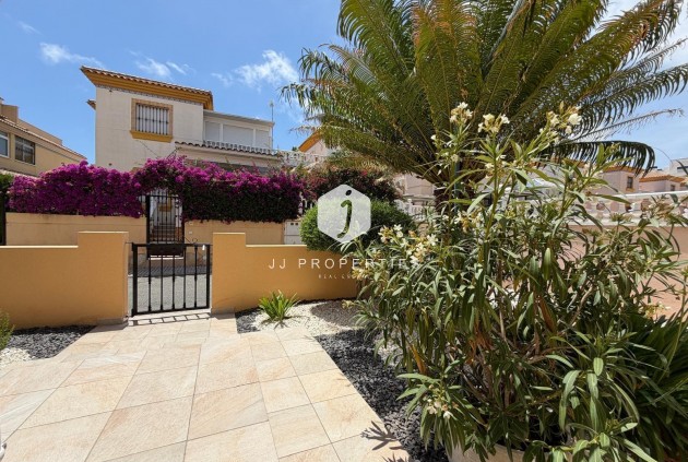 Resale - Chalet -
Orihuela Costa - Los Dolses