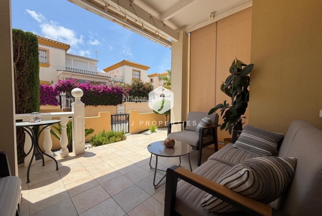 Resale - Chalet -
Orihuela Costa - Los Dolses