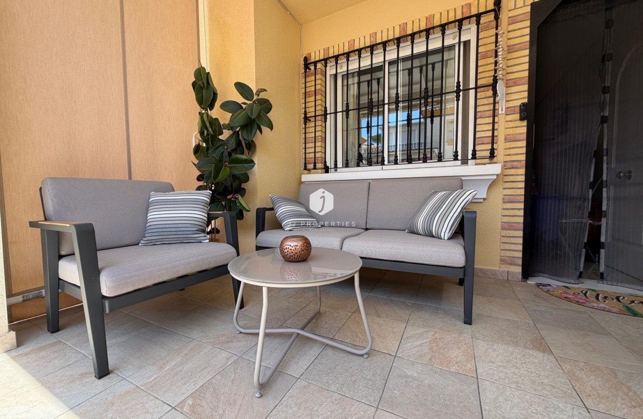 Resale - Chalet -
Orihuela Costa - Los Dolses
