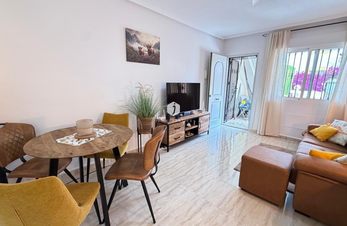 Resale - Chalet -
Orihuela Costa - Los Dolses