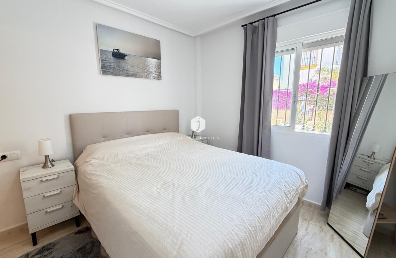 Resale - Chalet -
Orihuela Costa - Los Dolses