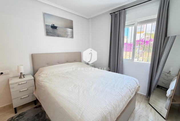 Resale - Chalet -
Orihuela Costa - Los Dolses