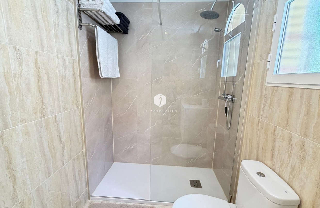 Resale - Chalet -
Orihuela Costa - Los Dolses