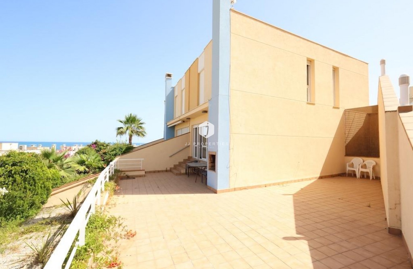Resale - Chalet -
Orihuela Costa - Costa Blanca