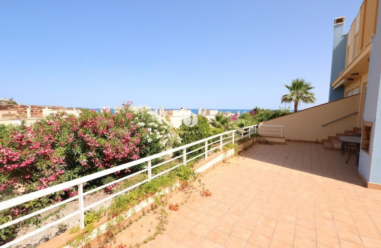 Resale - Chalet -
Orihuela Costa - Costa Blanca