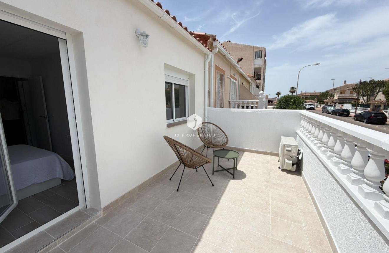 Resale - Chalet -
Torrevieja - Sector 25