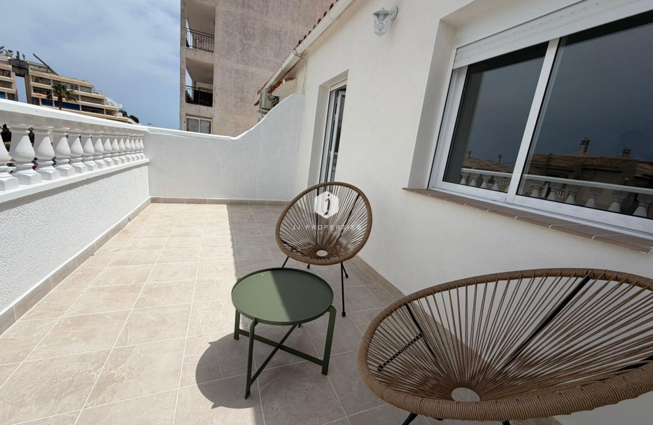 Resale - Chalet -
Torrevieja - Sector 25