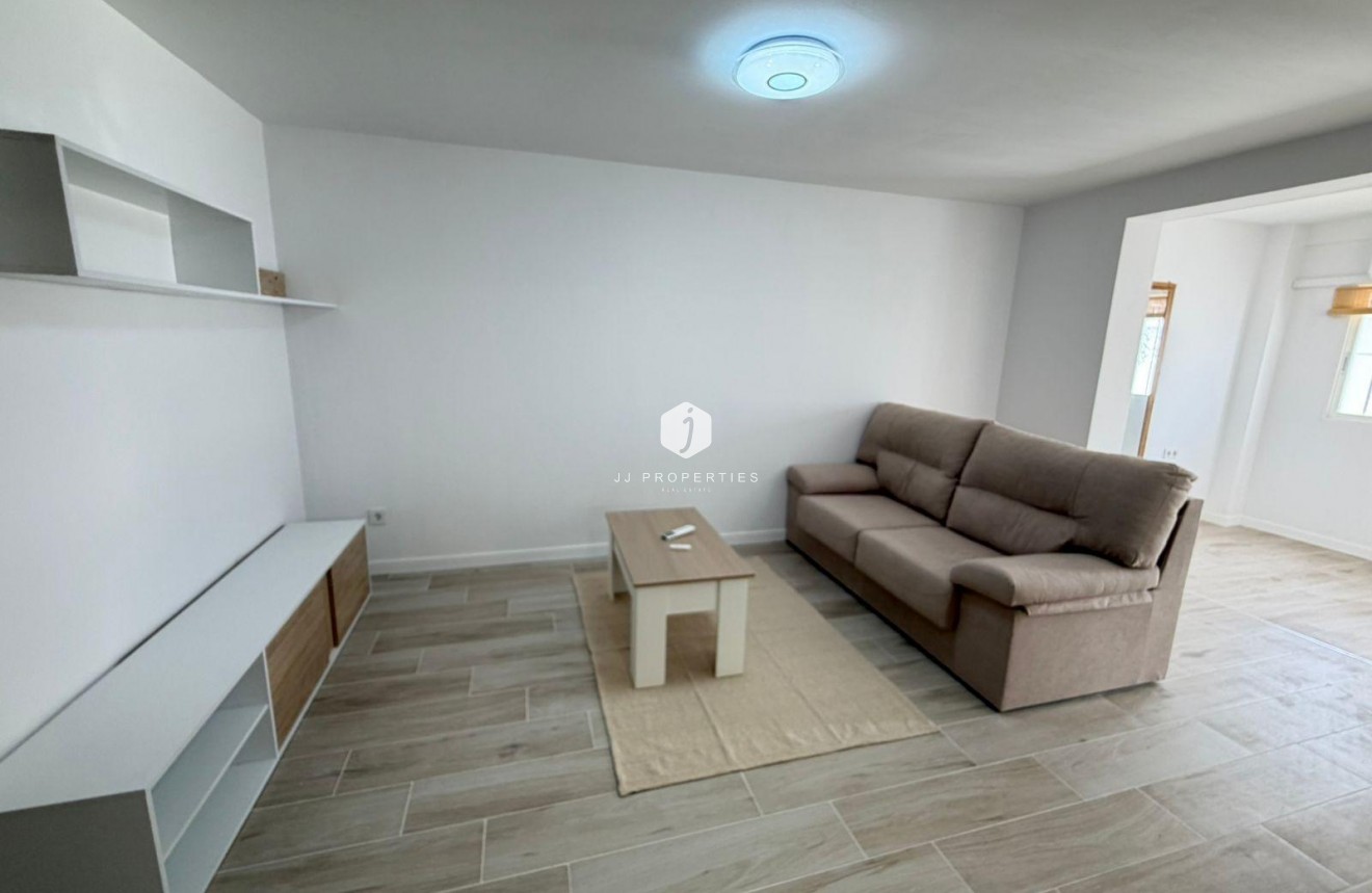 Resale - Chalet -
Torrevieja - Sector 25