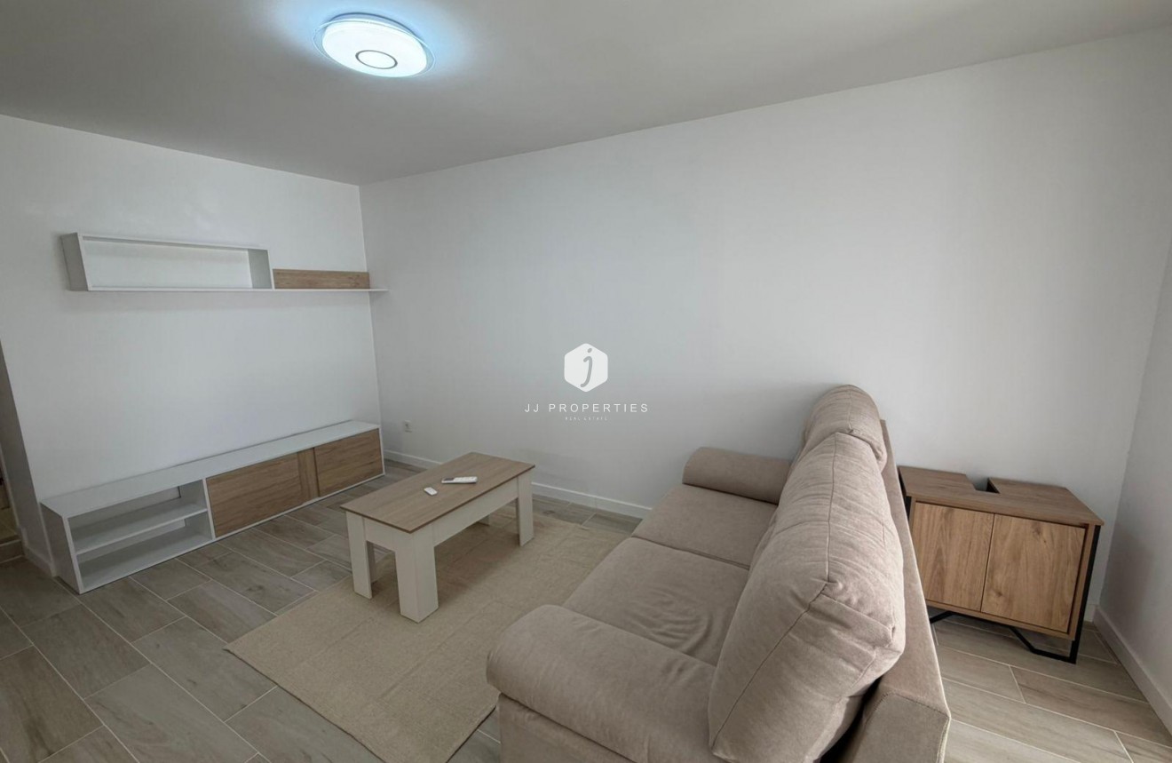 Resale - Chalet -
Torrevieja - Sector 25