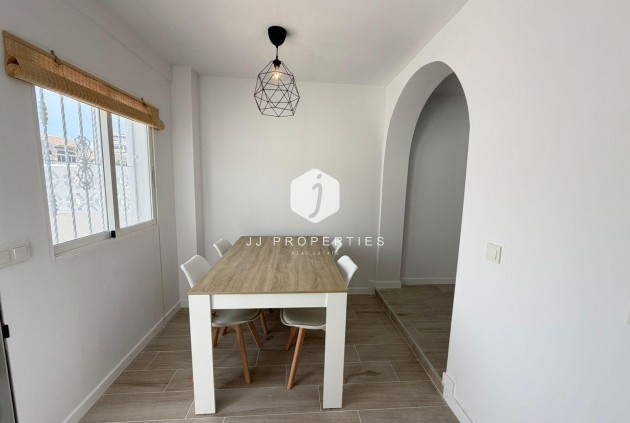 Resale - Chalet -
Torrevieja - Sector 25