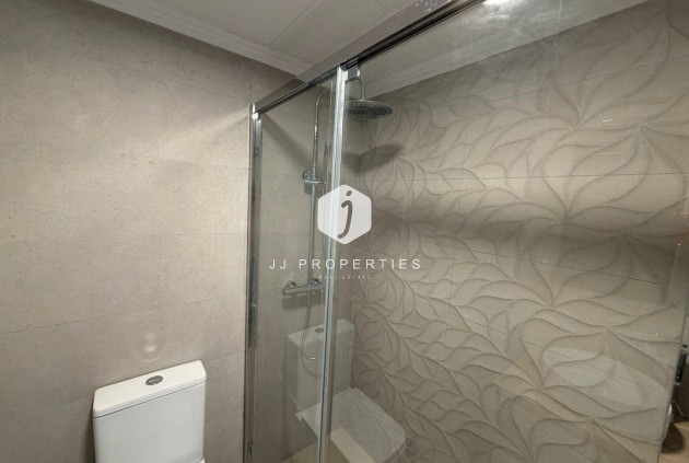 Resale - Chalet -
Torrevieja - Sector 25