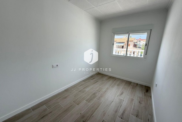 Resale - Chalet -
Torrevieja - Sector 25