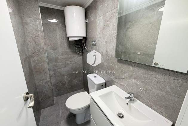 Resale - Chalet -
Torrevieja - Sector 25