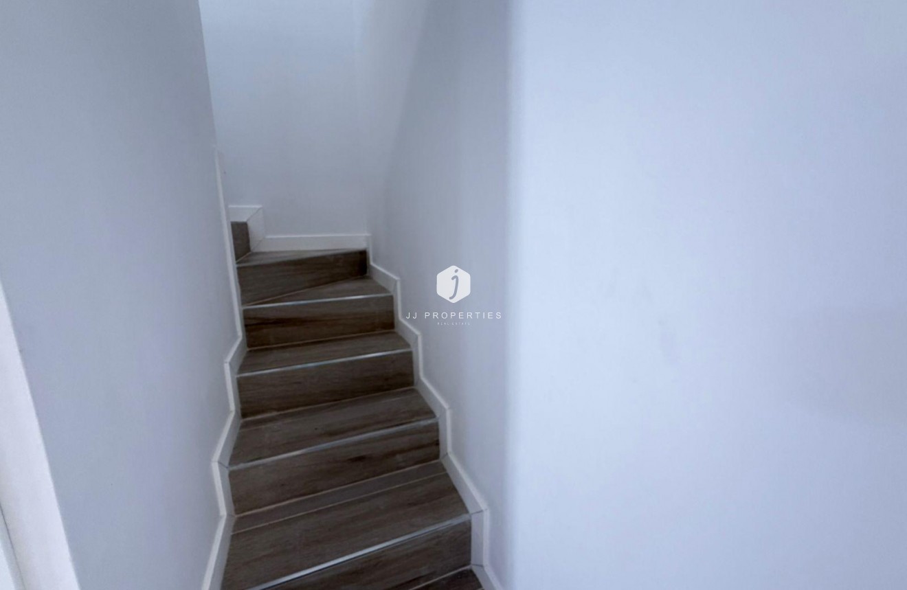 Resale - Chalet -
Torrevieja - Sector 25