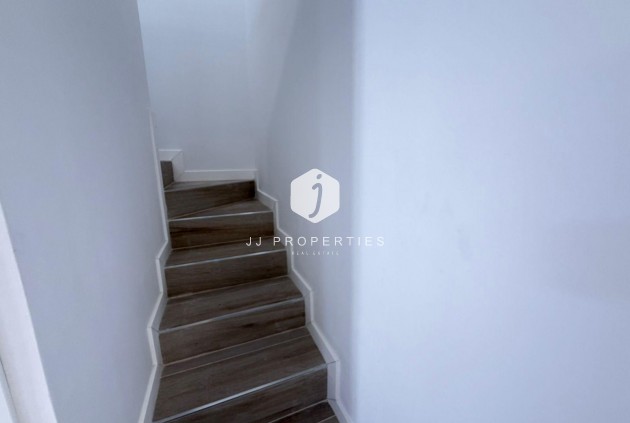 Resale - Chalet -
Torrevieja - Sector 25