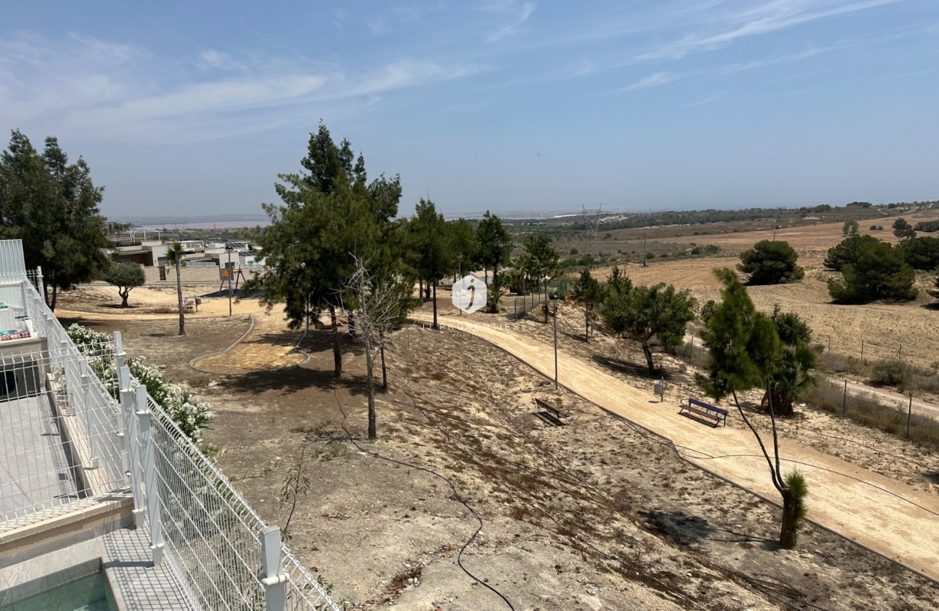 Resale - Villa -
San Miguel de Salinas - Inland
