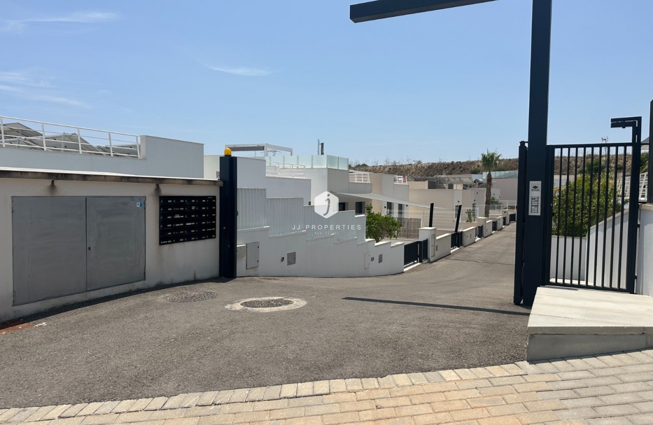 Resale - Villa -
San Miguel de Salinas - Inland
