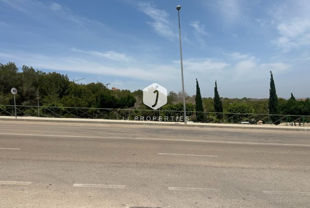 Resale - Villa -
San Miguel de Salinas - Inland