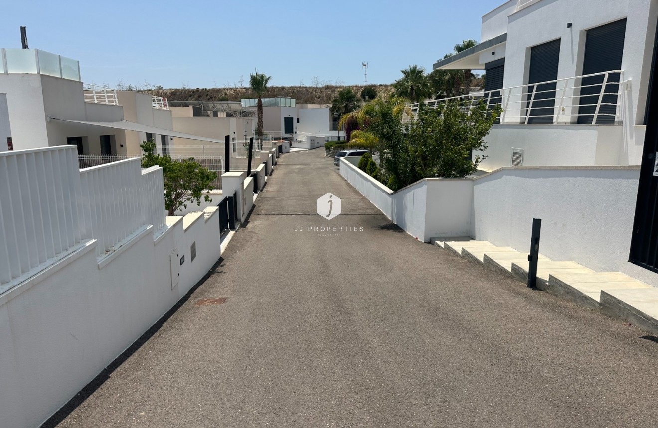 Resale - Villa -
San Miguel de Salinas - Inland