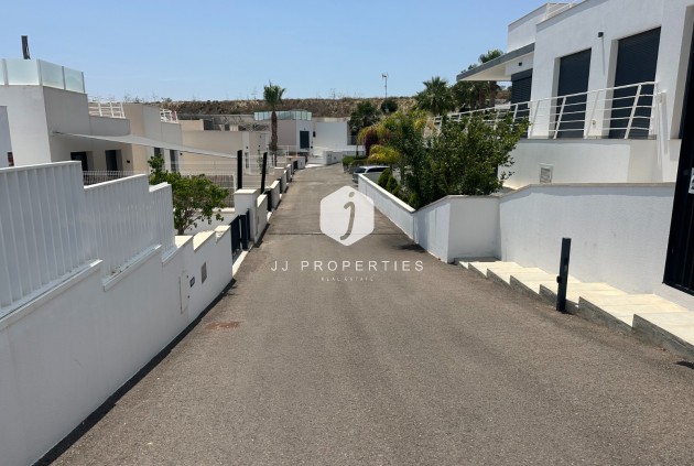 Resale - Villa -
San Miguel de Salinas - Inland