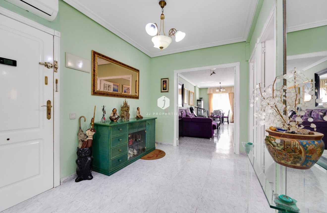 Resale - Apartment / flat -
Torrevieja - Antonio Machado