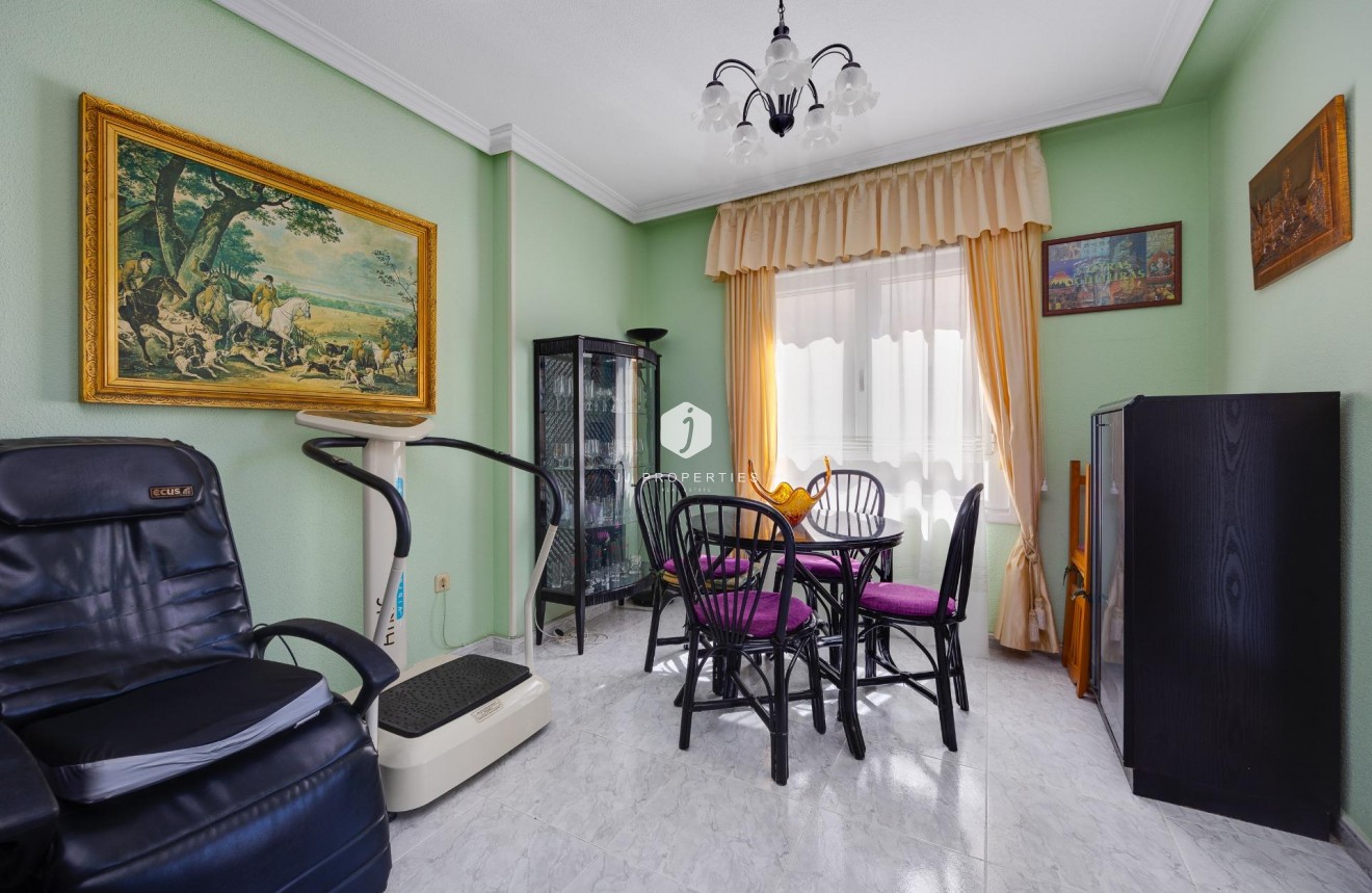 Resale - Apartment / flat -
Torrevieja - Antonio Machado