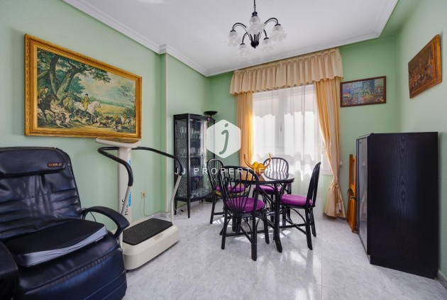 Resale - Apartment / flat -
Torrevieja - Antonio Machado