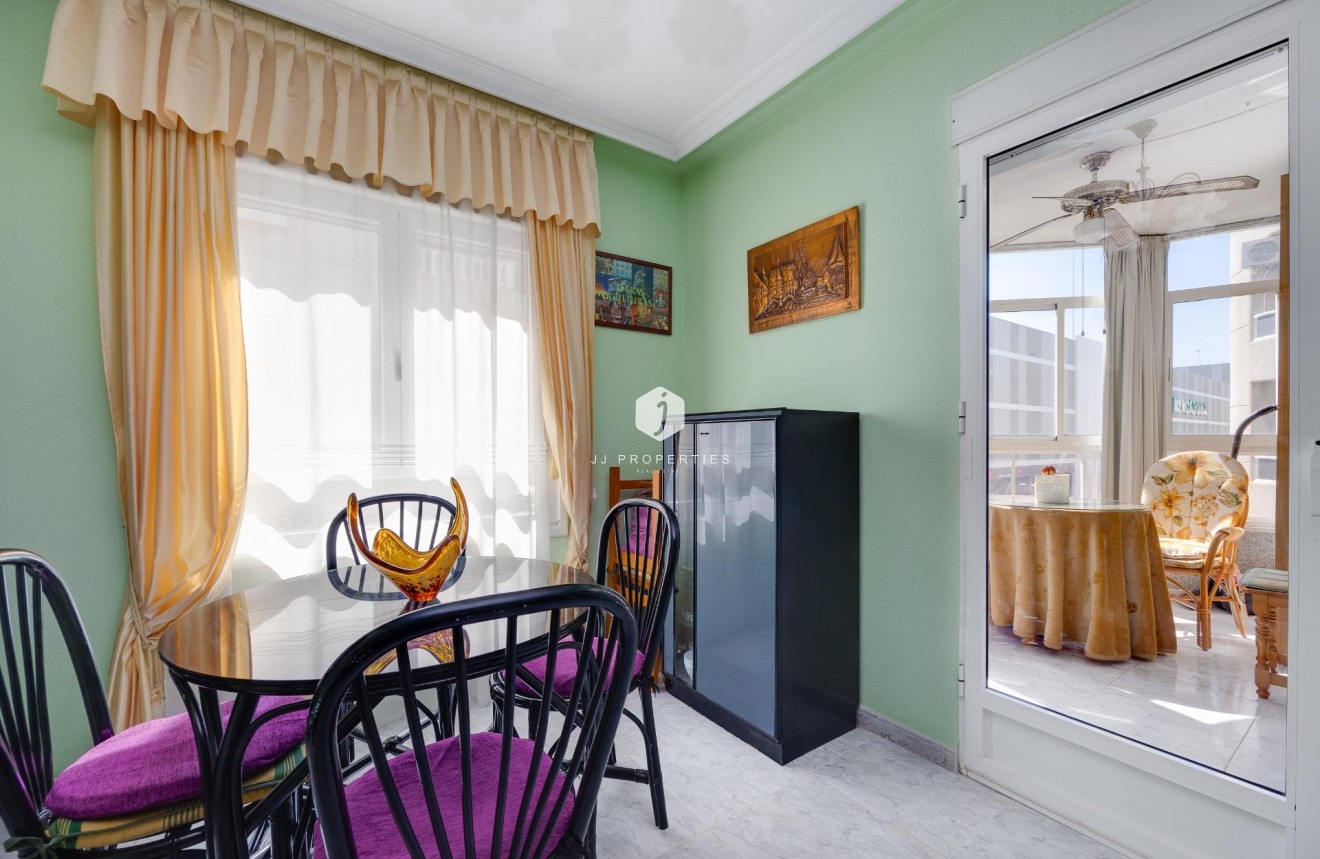 Resale - Apartment / flat -
Torrevieja - Antonio Machado