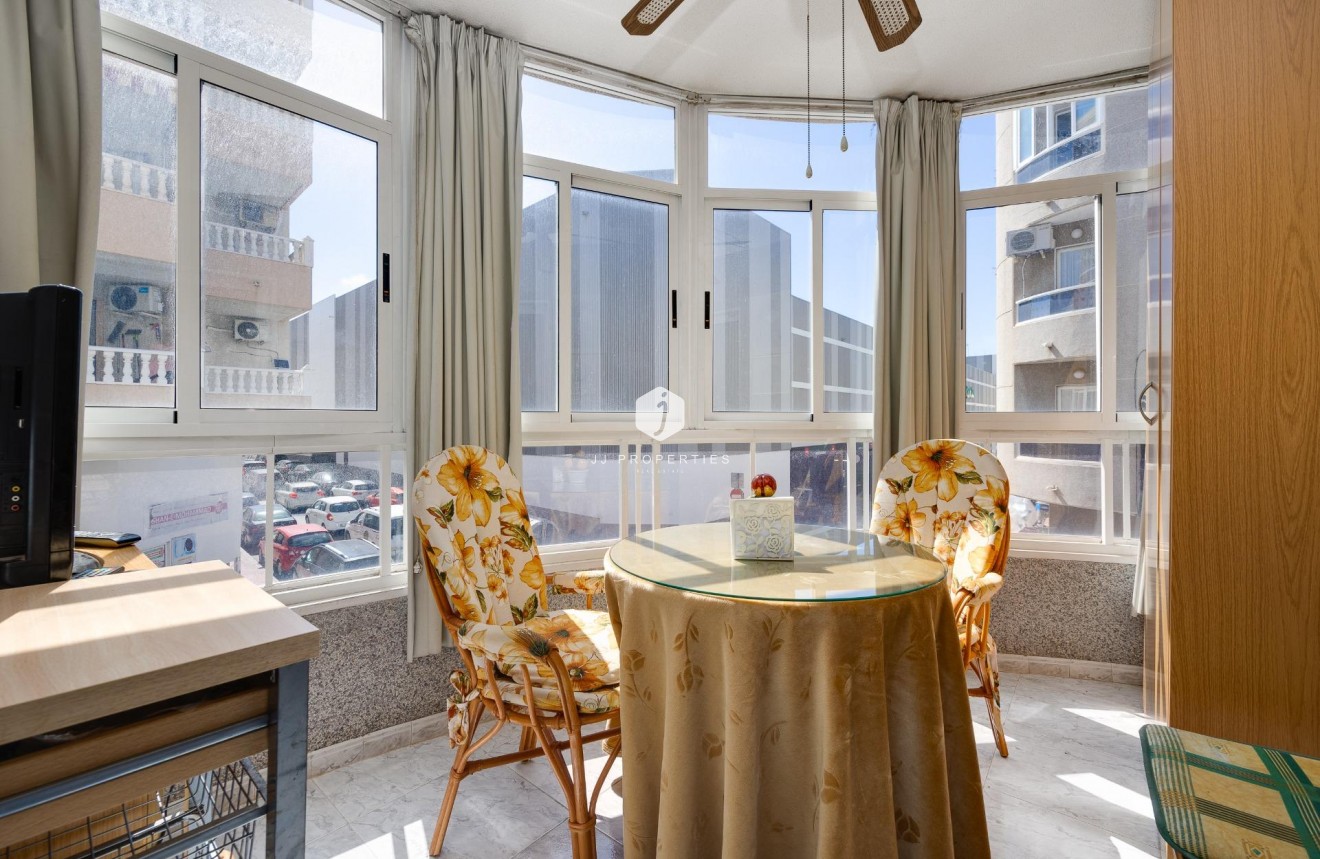 Resale - Apartment / flat -
Torrevieja - Antonio Machado