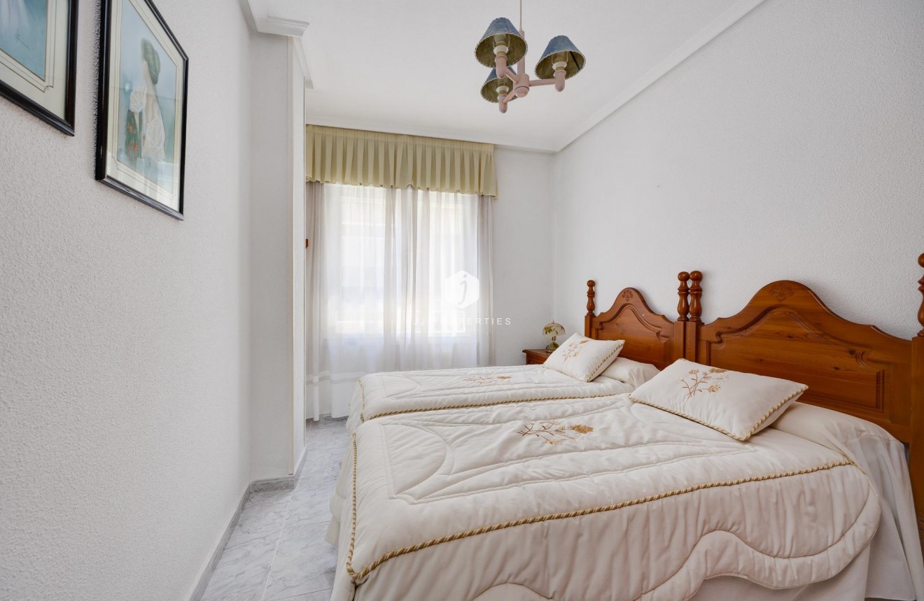 Resale - Apartment / flat -
Torrevieja - Antonio Machado