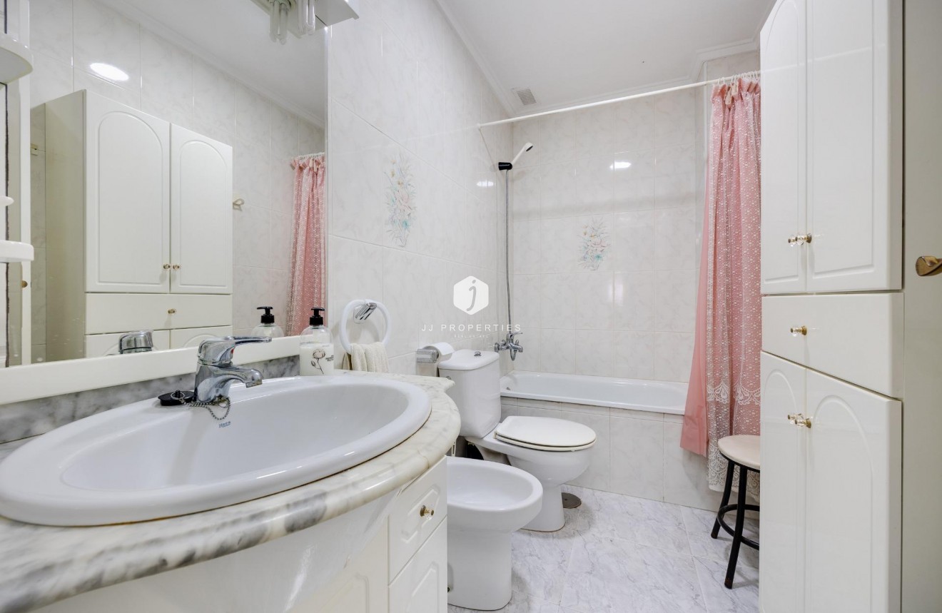 Resale - Apartment / flat -
Torrevieja - Antonio Machado