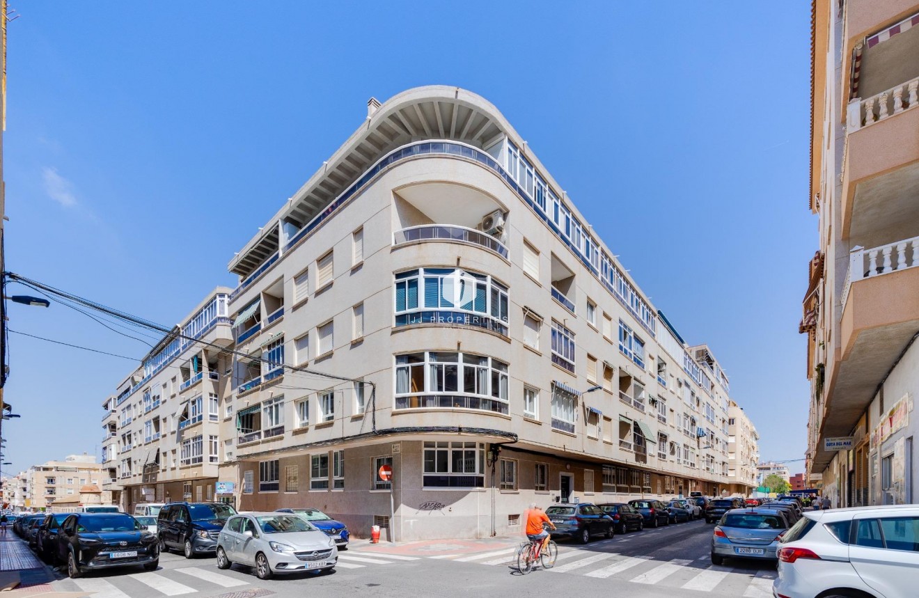 Resale - Apartment / flat -
Torrevieja - Antonio Machado