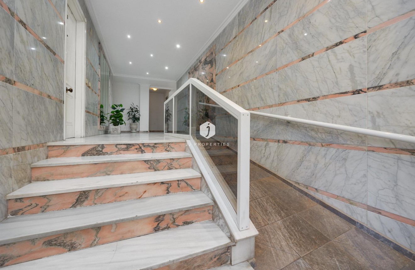 Resale - Apartment / flat -
Torrevieja - Antonio Machado