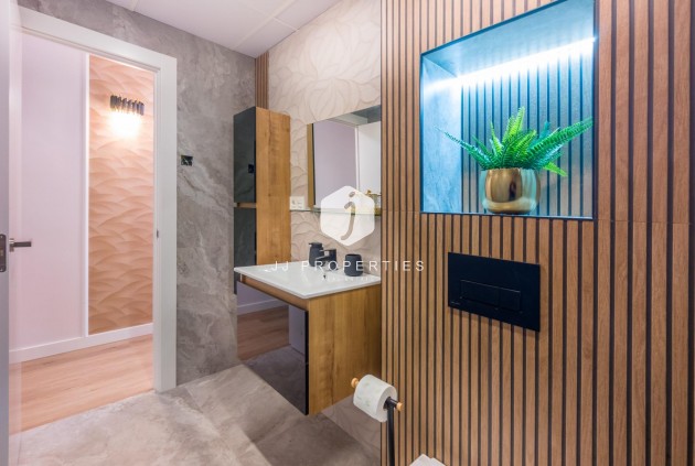 Resale - Apartment / flat -
Torrevieja - Playa del Cura