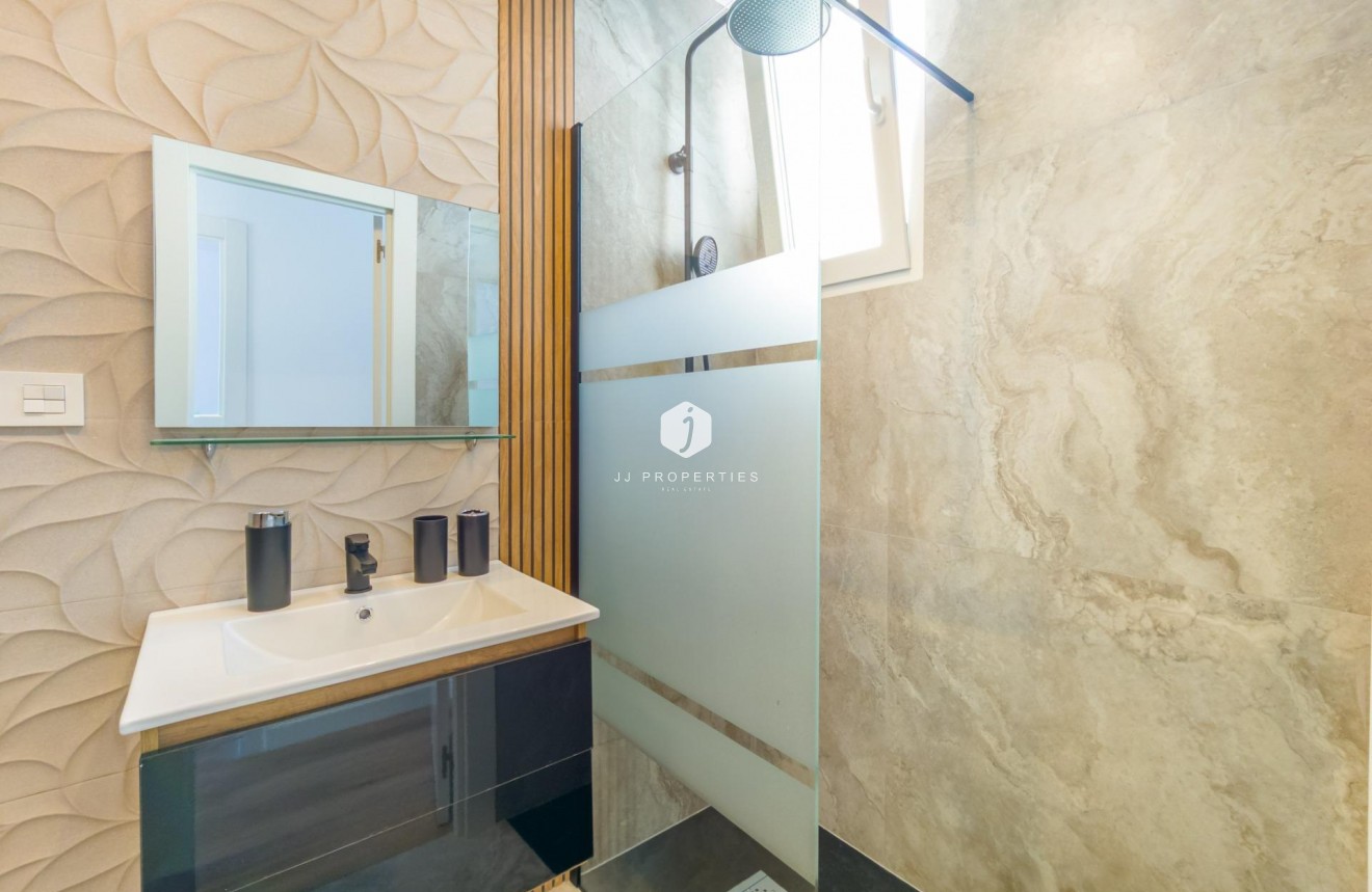 Resale - Apartment / flat -
Torrevieja - Playa del Cura