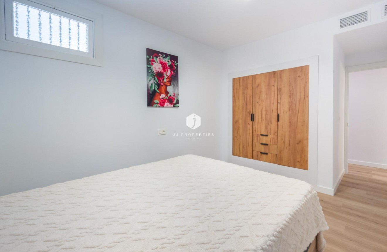Resale - Apartment / flat -
Torrevieja - Playa del Cura